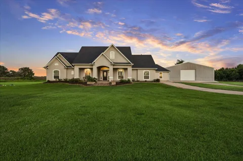 2702 Horseshoe Lane