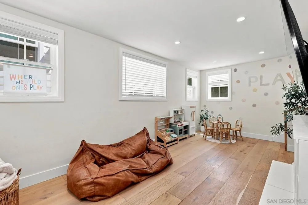 4301 Hawk St San Diego, CA 92103