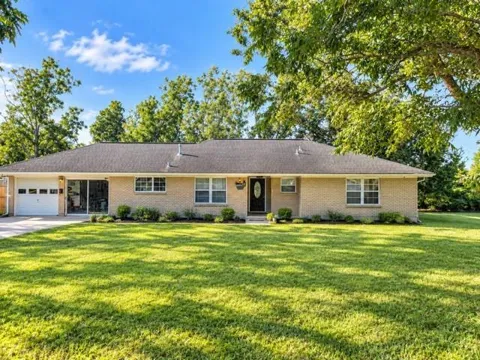 8002 County Road 172