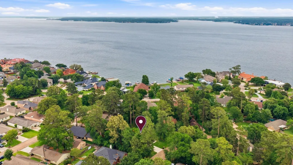 27 Cranberry Lane Montgomery, TX 77356