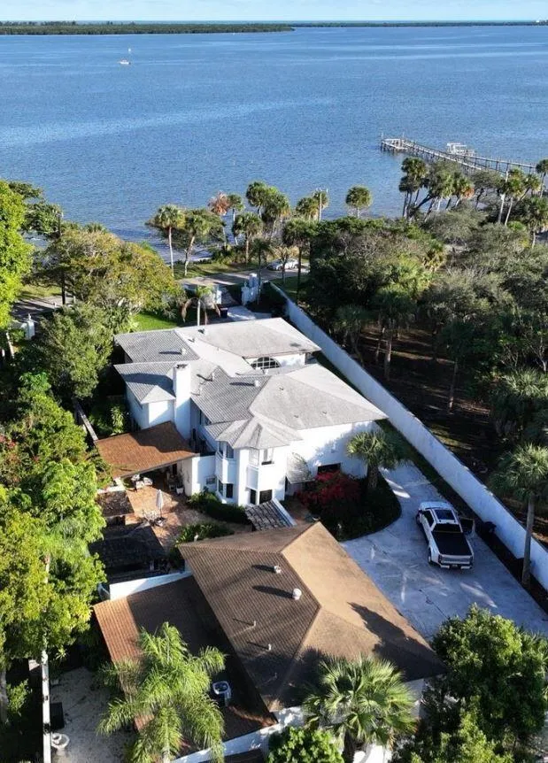 1009 S Indian River Drive Fort Pierce, FL 34950