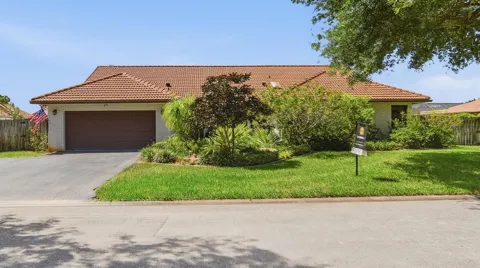 11299 NW 10th Manor