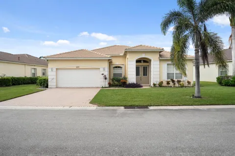 633 SW Long Key Court