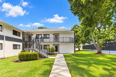 15301 PEMBRIDGE AVENUE #61