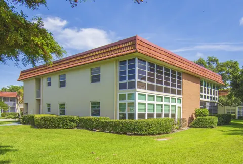 16 Vista Palm Lane #106