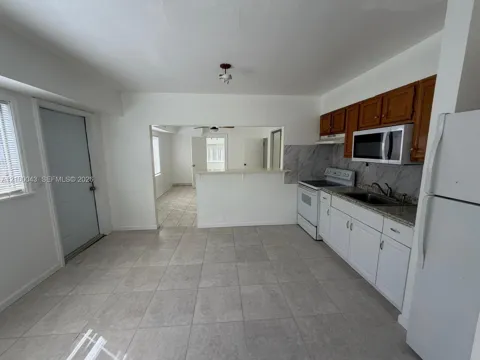 1637 Mayo St #1637