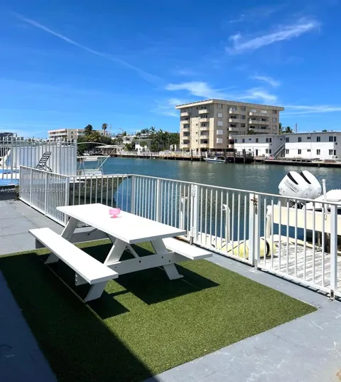 8271 Crespi Blvd #2
