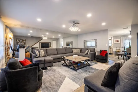 898 NW 47th St