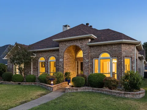 1008 E Grubb Drive
