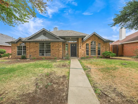2409 Hedgeway Circle