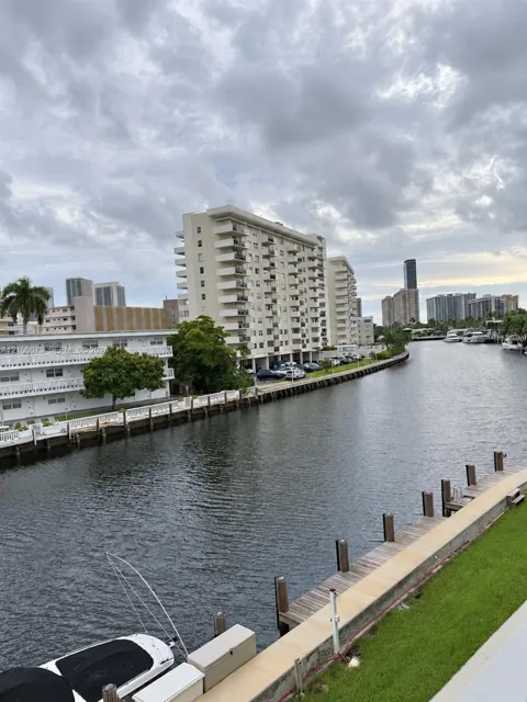 440 Paradise Isle Blvd #306