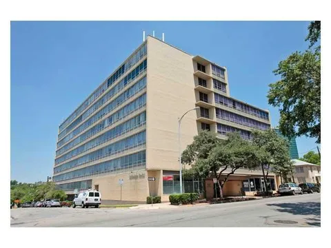 1800 Lavaca Street #204
