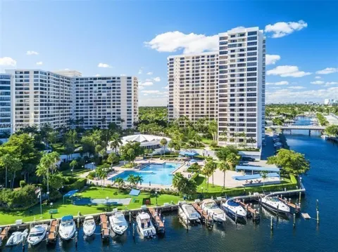 2500 Parkview Dr #1716