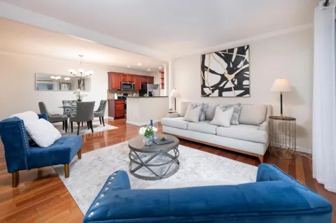 137 Piccadilly Place #C