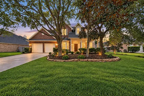 127 Hawthorne Hollow Circle