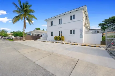 550 NE 82nd Ter #7