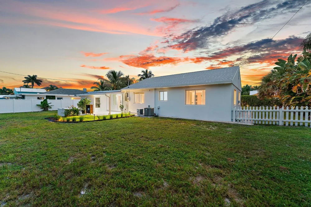 3437 Palm Court Jupiter, FL 33469
