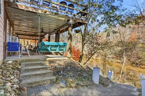 960 Riverview Road