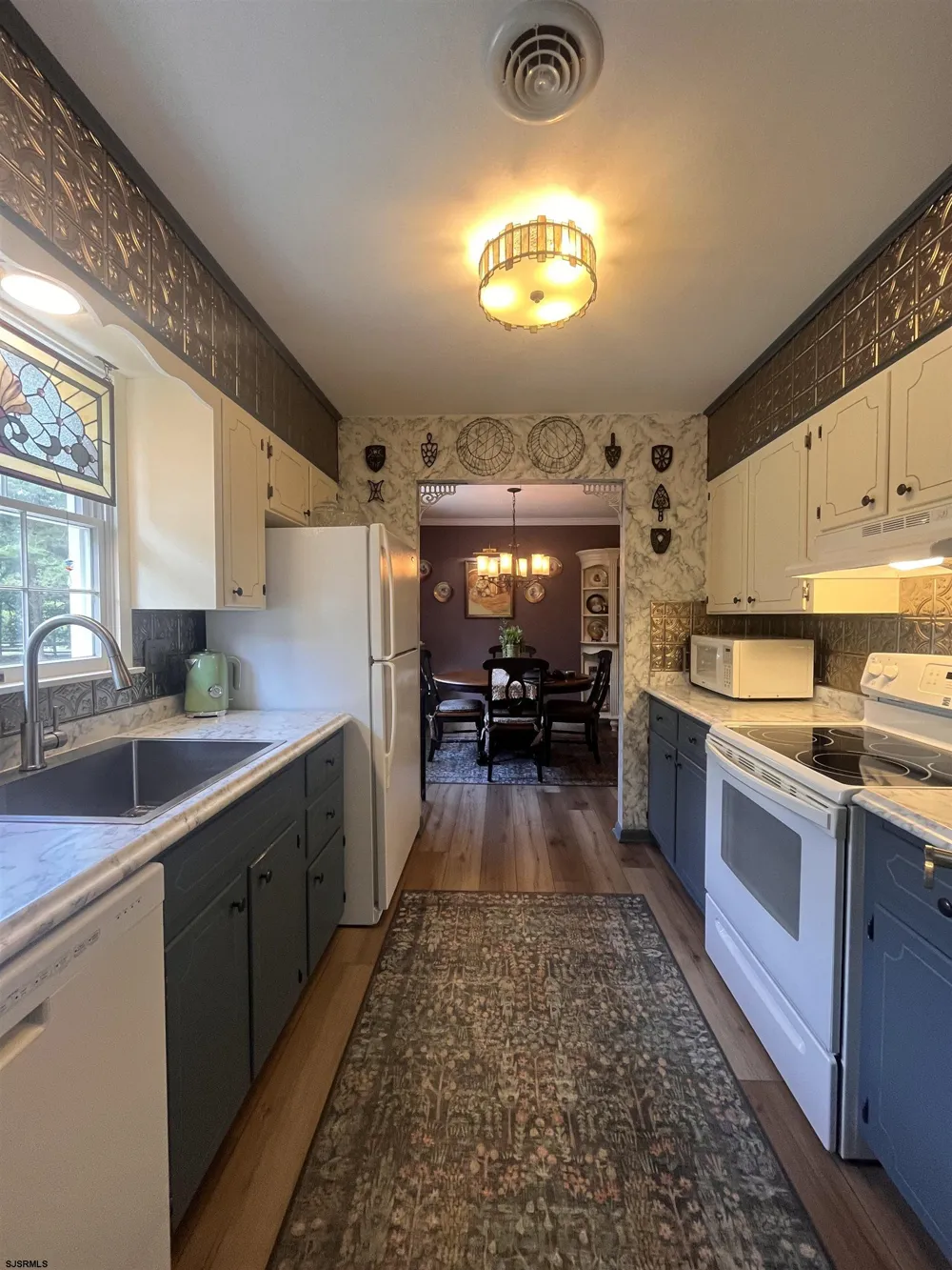 208 Regal Dr Marmora, NJ 08223