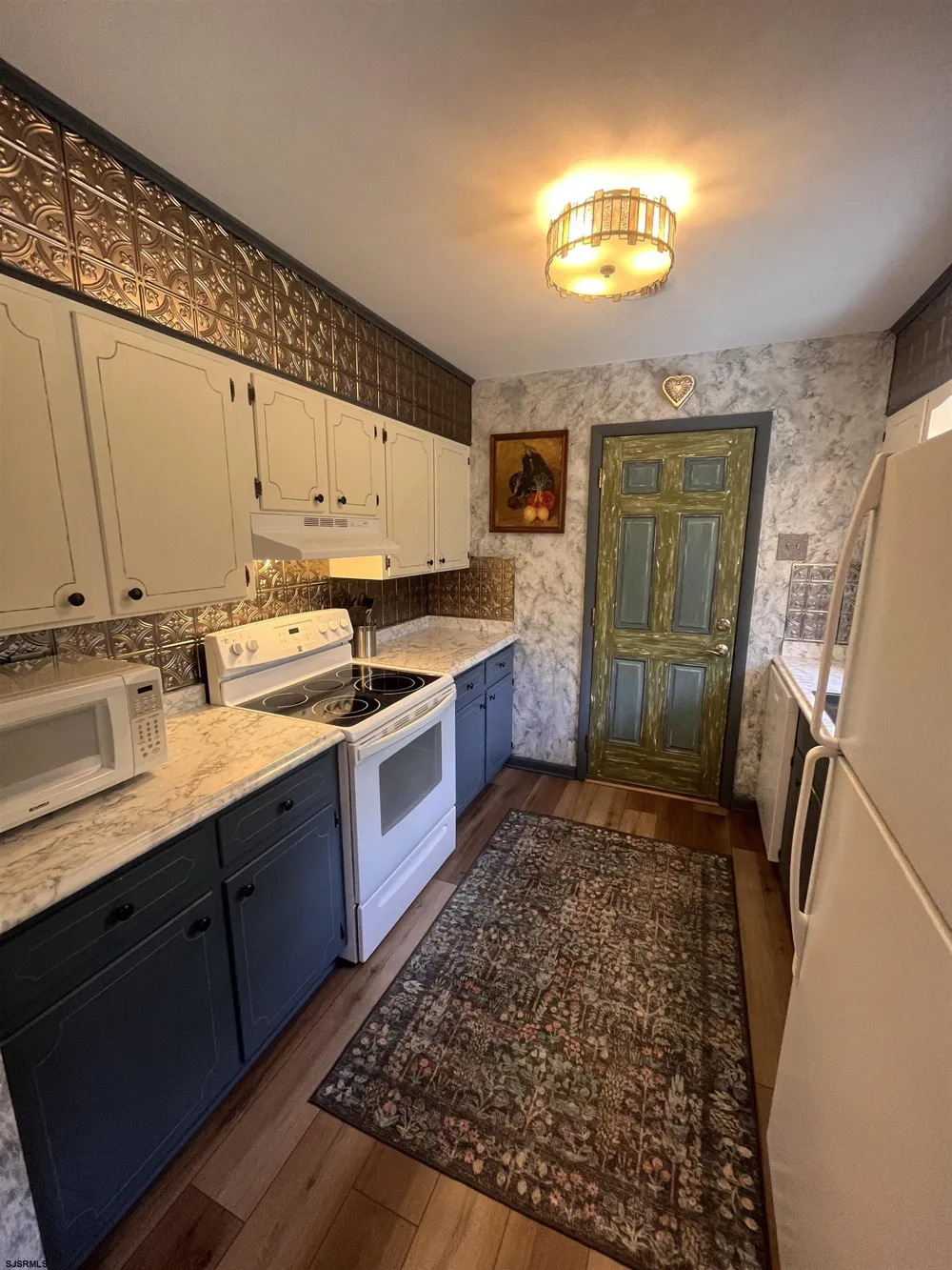 208 Regal Dr Marmora, NJ 08223