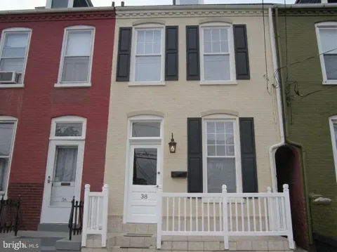 38 LIBERTY STREET W