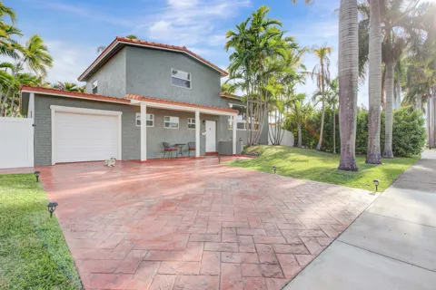 1100 NE 4TH STREET