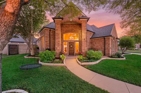 2736 Woodbridge Drive