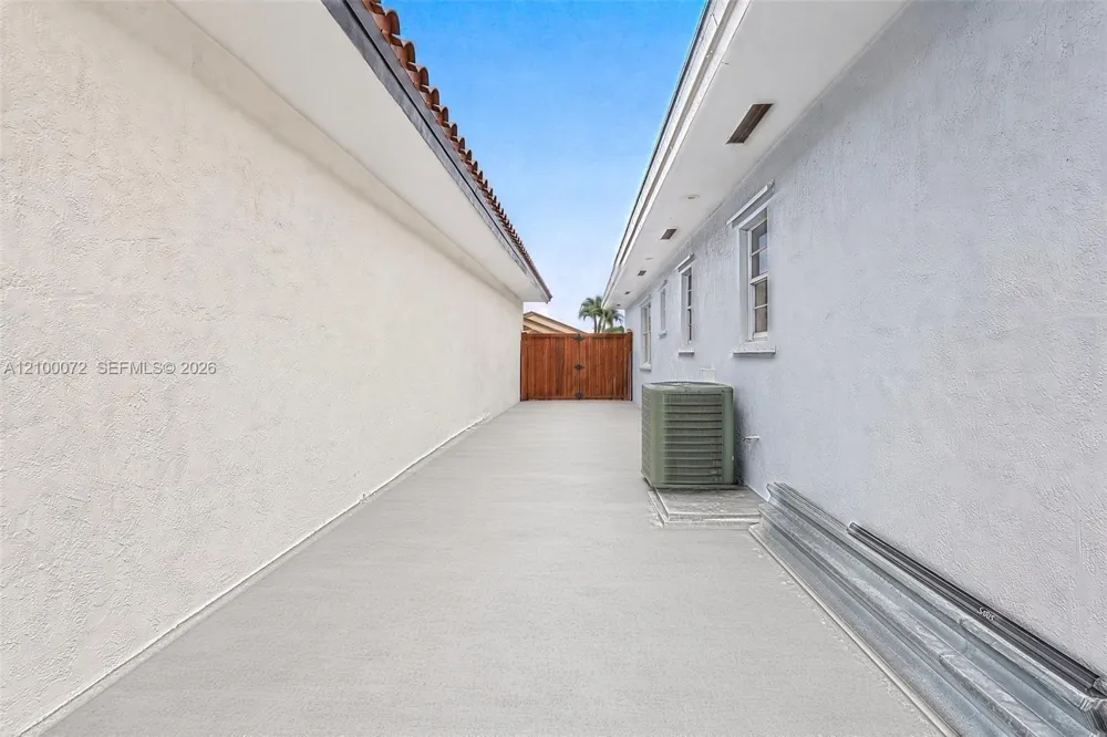 11330 SW 143rd Ct Miami, FL 33186