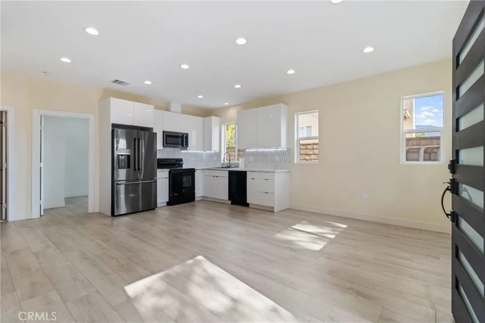 13564 Polk Street Sylmar, CA 91342