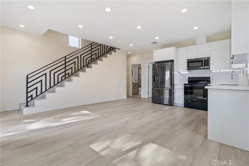 13564 Polk Street Sylmar, CA 91342