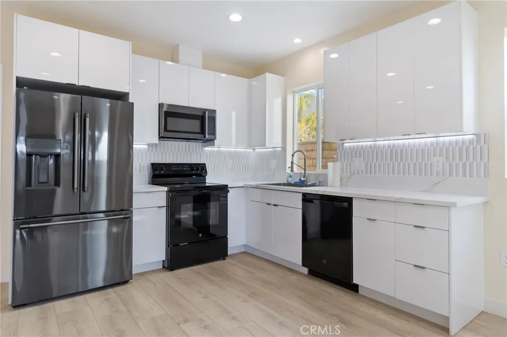 13564 Polk Street Sylmar, CA 91342