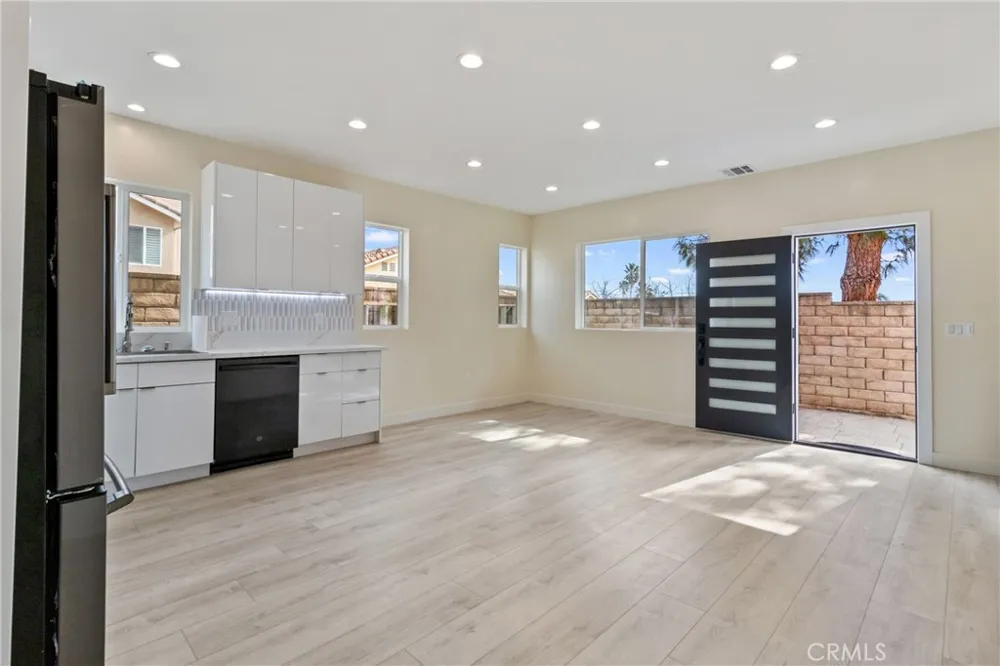 13564 Polk Street Sylmar, CA 91342