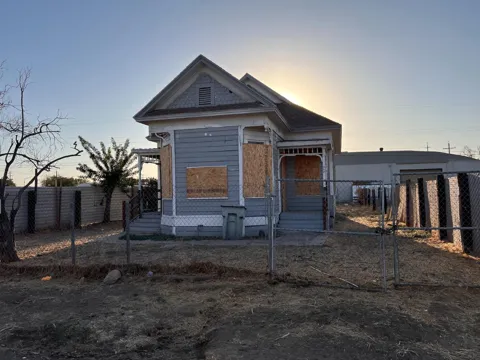 2358 S Anna