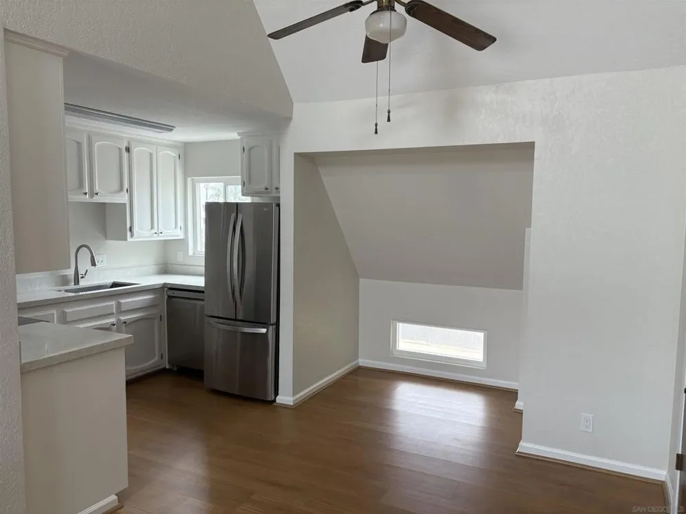 374 ORANGE AVE #E Coronado, CA 92118