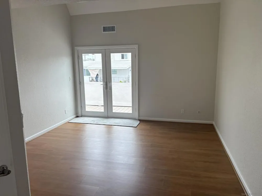 374 ORANGE AVE #E Coronado, CA 92118