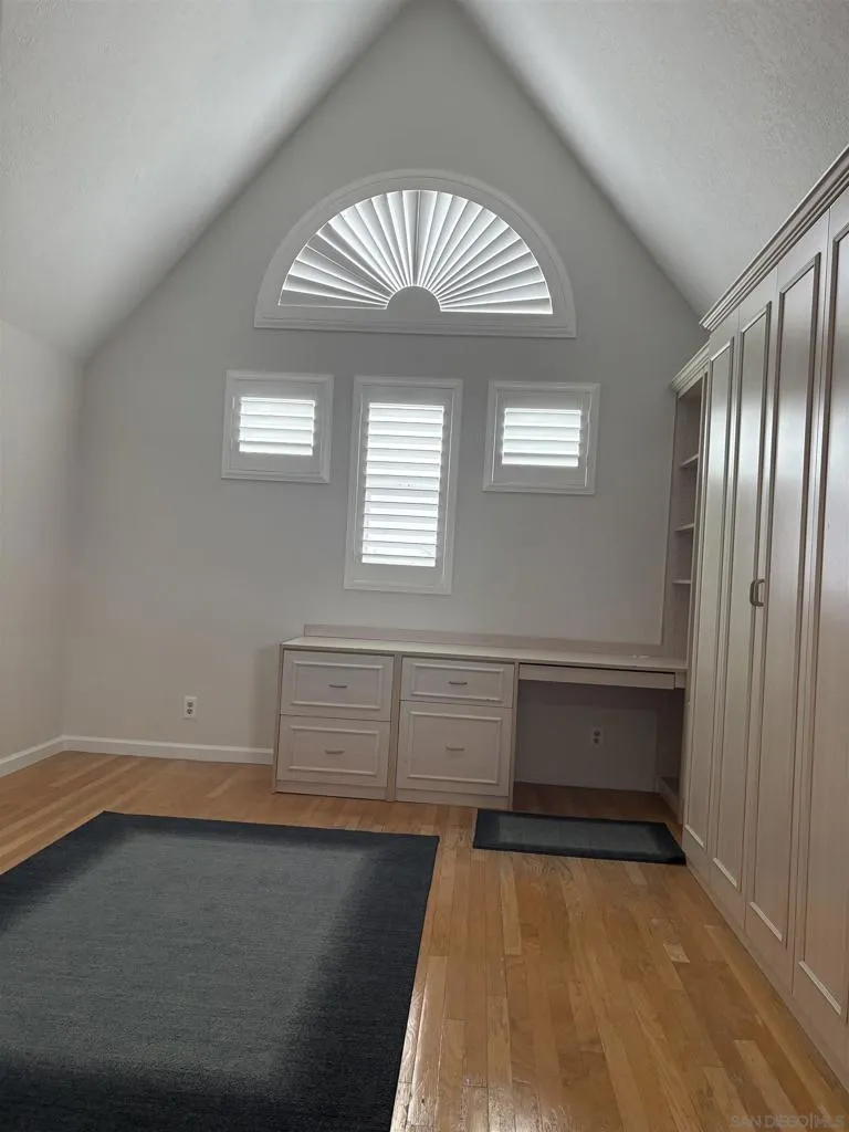 374 ORANGE AVE #E Coronado, CA 92118