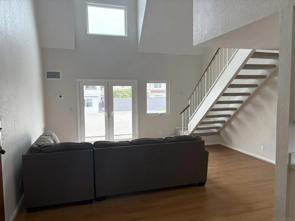 374 ORANGE AVE #E Coronado, CA 92118