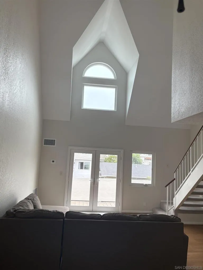 374 ORANGE AVE #E Coronado, CA 92118