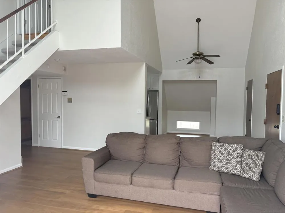 374 ORANGE AVE #E Coronado, CA 92118