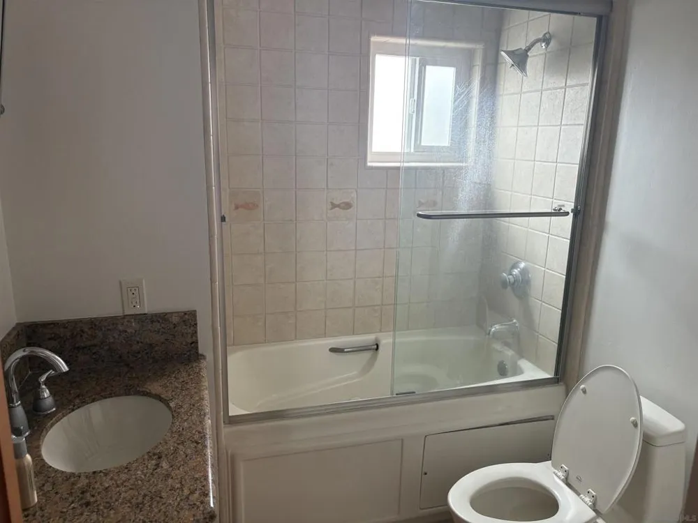 374 ORANGE AVE #E Coronado, CA 92118