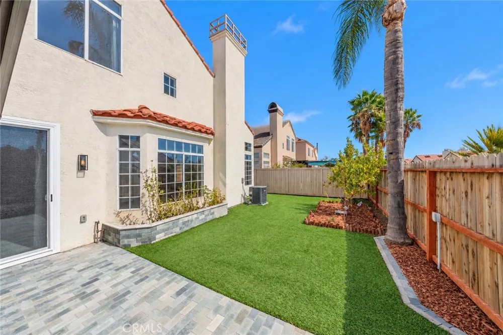 25099 Calle Entradero Murrieta, CA 92563