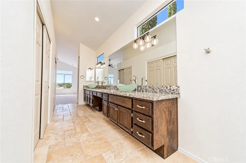 25099 Calle Entradero Murrieta, CA 92563