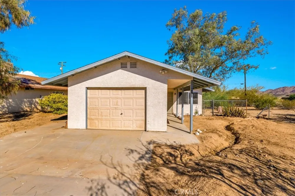 6211 Daisy Avenue 29 Palms, CA 92277