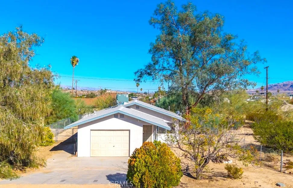6211 Daisy Avenue 29 Palms, CA 92277