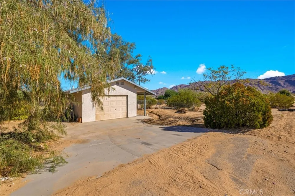 6211 Daisy Avenue 29 Palms, CA 92277