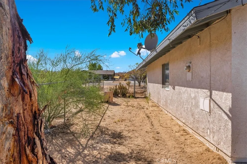 6211 Daisy Avenue 29 Palms, CA 92277