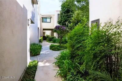 4261 Las Virgenes Road #2 Calabasas, CA 91302