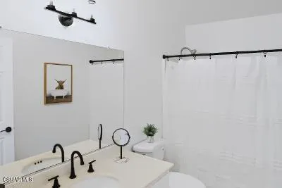 4261 Las Virgenes Road #2 Calabasas, CA 91302