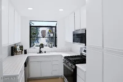 4261 Las Virgenes Road #2 Calabasas, CA 91302