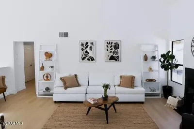 4261 Las Virgenes Road #2 Calabasas, CA 91302